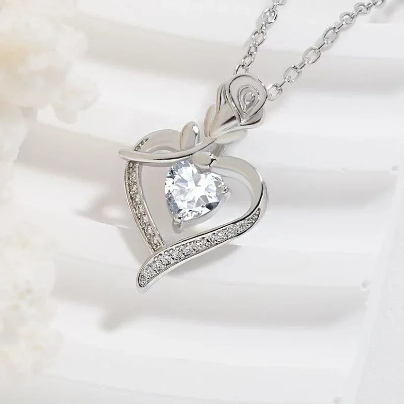 Elegant Style Heart shaped Pendant Necklace Hollow Design Mother's Day Gift Party Suitable for Best Friends Without Box